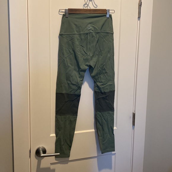 Beyond Yoga Colorblock Leggings - Picture 4 of 5